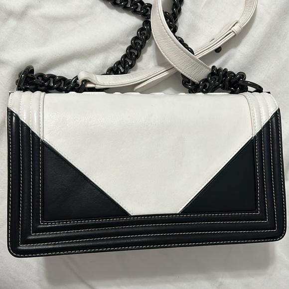 Medium Boy Chanel Bag Bi-Color Smooth Bag - Picture 9 of 16